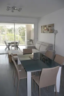 Coin salon dans l'établissement Very nice apartment 100 meters Calvi beach