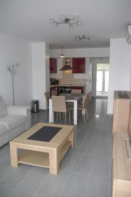 Cuisine ou kitchenette dans l'établissement Very nice apartment 100 meters Calvi beach
