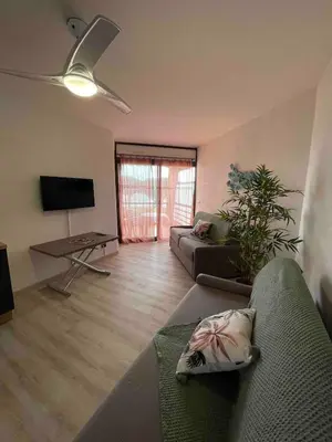 Télévision ou salle de divertissement dans l'établissement Studio vue Mer 4 personnes climatisé