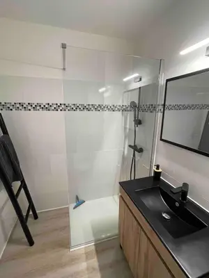 Salle de bains dans l'établissement Studio vue Mer 4 personnes climatisé