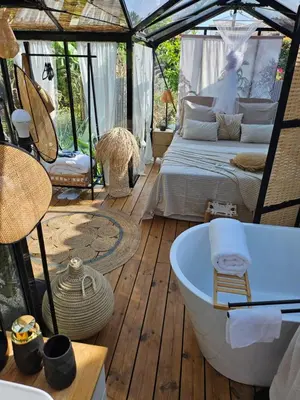 Un ou plusieurs lits dans un hébergement de l'établissement L orangerie de casaoma