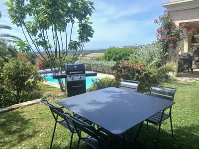 Piscine de l'établissement joli appartement lumio ou située à proximité