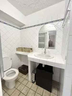 Salle de bains dans l'établissement Apartment in Ile Rousse with sea view
