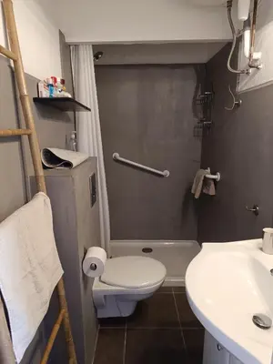 Salle de bains dans l'établissement Calvi centre ville
