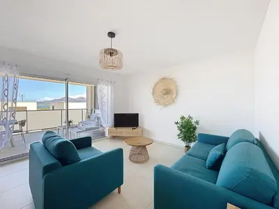 Télévision ou salle de divertissement dans l'établissement Appartement avec vue sur la mer et la citadelle