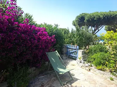 Jardin de l'établissement La Pointe de Sel - Plage a 2 minutes a pied