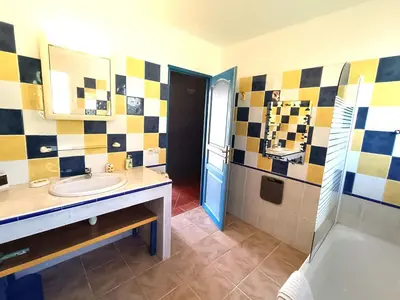 Salle de bains dans l'établissement Casa di Ghjulia