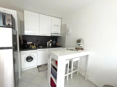 Cuisine ou kitchenette dans l'établissement studio cosy vue mer