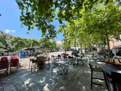 Restaurant ou autre lieu de restauration dans l'établissement Appartement T3 Place du Marché