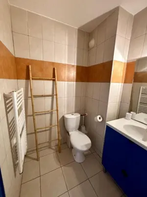 Salle de bains dans l'établissement Cosy studio ensoleillé à Saint-Florent
