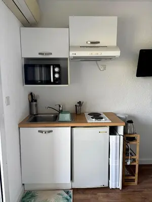 Cuisine ou kitchenette dans l'établissement Cosy studio ensoleillé à Saint-Florent