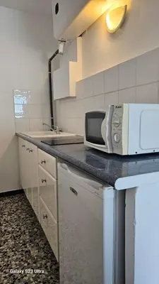 Cuisine ou kitchenette dans l'établissement ERBALUNGA location T1 pieds dans l'eau