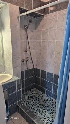 Salle de bains dans l'établissement ERBALUNGA location T1 pieds dans l'eau