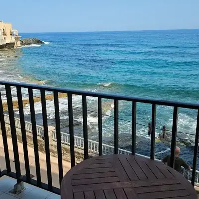 ERBALUNGA location T1 pieds dans l'eau