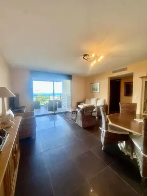 Coin salon dans l'établissement Apartment with sea view and access
