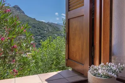 Vue générale sur la montagne ou vue sur la montagne depuis la maison de vacances