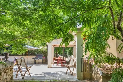 Jardin de l'établissement Maison Saligastri