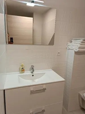 Salle de bains dans l'établissement le cocon gris casa marina