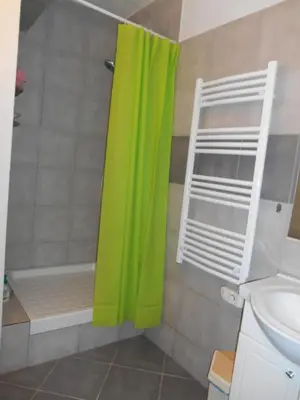 Salle de bains dans l'établissement B&B la rivière
