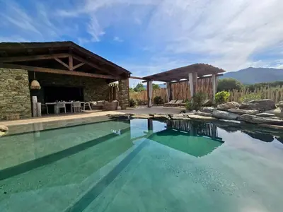 Vue générale sur la montagne ou vue sur la montagne depuis la villa