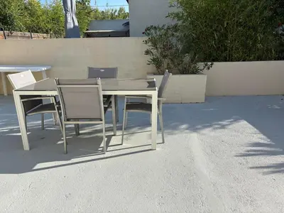 Plan de l'établissement T2 climatisé avec piscine