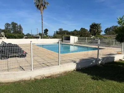Piscine de l'établissement T2 climatisé avec piscine ou située à proximité