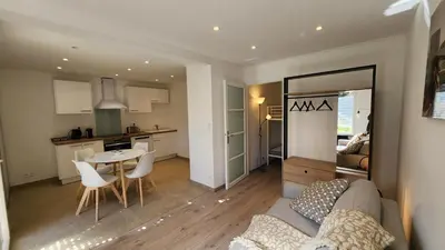 Cuisine ou kitchenette dans l'établissement Charmant T2 Centre Ile Rousse