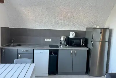 Cuisine ou kitchenette dans l'établissement Appartement confortable avec vue sur le port