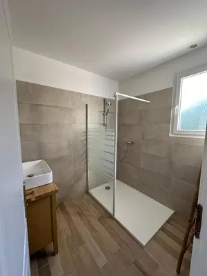 Salle de bains dans l'établissement Manureva Calvi