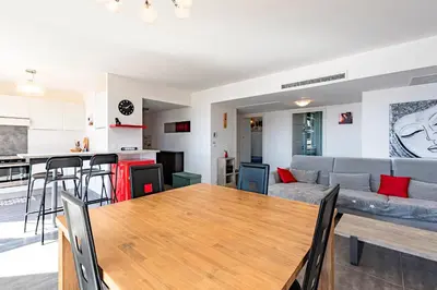 Cuisine ou kitchenette dans l'établissement Aloes 14 - Avec terrasse de 36 m²