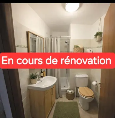 Salle de bains dans l'établissement Cozy 2-room beachfront Résidence Sognu Di Mare Casa Serenita