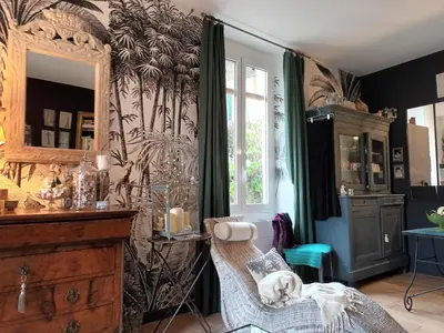 Coin salon dans l'établissement Appartement dans villa avec jardin privatif
