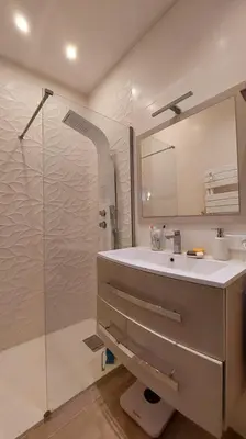Salle de bains dans l'établissement Appartement dans villa avec jardin privatif