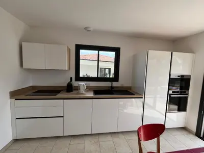 Cuisine ou kitchenette dans l'établissement Maison INDEPENDANTE entre mer et montagne