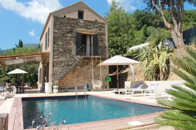 Piscine de l'établissement La Casuccia ou située à proximité