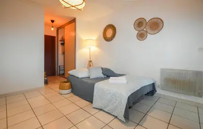Un ou plusieurs lits dans un hébergement de l'établissement Gorgeous Apartment In Moriani Plage