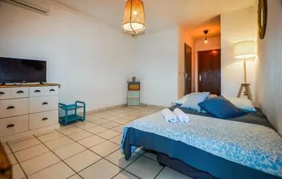 Un ou plusieurs lits dans un hébergement de l'établissement Gorgeous Apartment In Moriani Plage