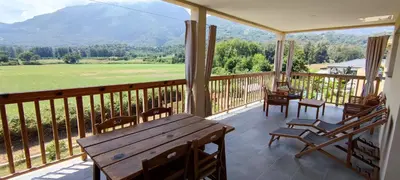 Vue générale sur la montagne ou vue sur la montagne depuis l'appartement