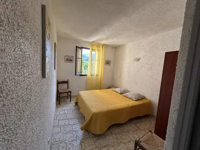 Un ou plusieurs lits dans un hébergement de l'établissement Appartement confortable à Marignana, 50 m² avec 3 chambres