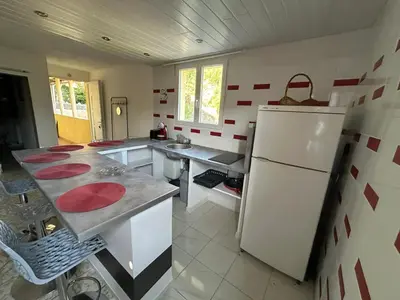 Cuisine ou kitchenette dans l'établissement Appartement confortable à Marignana, 50 m² avec 3 chambres
