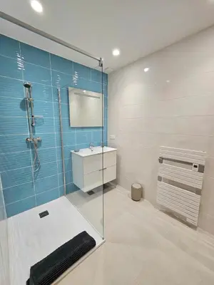 Salle de bains dans l'établissement Splendide villa avc piscine-les Collines Bastia