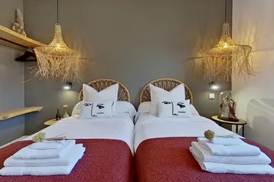 Un ou plusieurs lits dans un hébergement de l'établissement La Villa Geneviève, Maison 6 personnes avec piscine