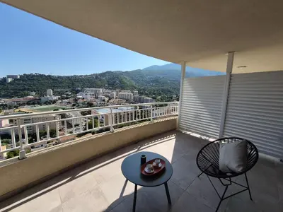 Vue générale sur la montagne ou vue sur la montagne depuis l'appartement