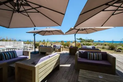 Vue générale sur la mer ou vue sur la mer prise depuis l'appartement