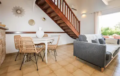 Coin salon dans l'établissement 2 Bedroom Gorgeous Home In Prunete
