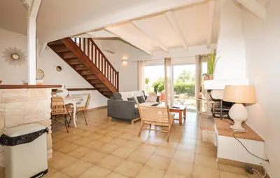 Coin salon dans l'établissement 2 Bedroom Gorgeous Home In Prunete