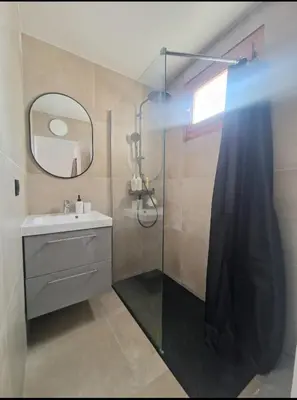 Salle de bains dans l'établissement Super 2 pièces renové Calvi Centre