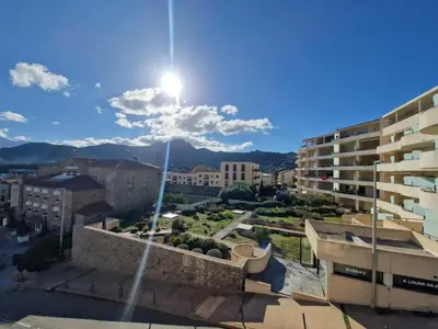 Vue générale sur la montagne ou vue sur la montagne depuis l'appartement