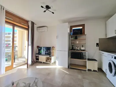 Cuisine ou kitchenette dans l'établissement Super 2 pièces renové Calvi Centre