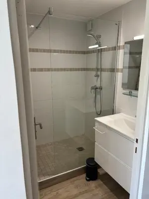 Salle de bains dans l'établissement Appartement lumineux a CALVI